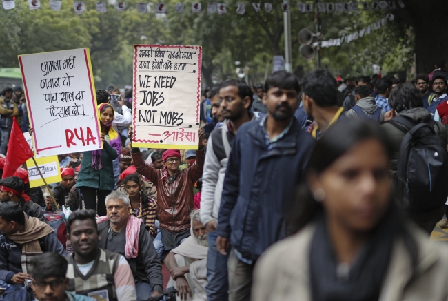 Hindistan'da genç işsizlerden hükümet protestosu